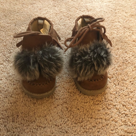 Crazy 8 Fringe Pom Pom Toddler Girl Boots - Size 6 - Picture 2 of 6